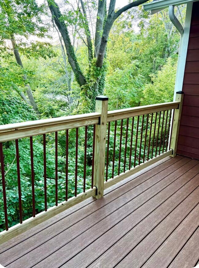 Building Photo - 520 S Maple St