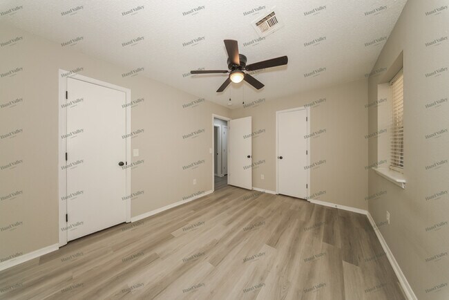 Building Photo - 20140 Timber Ridge Rd