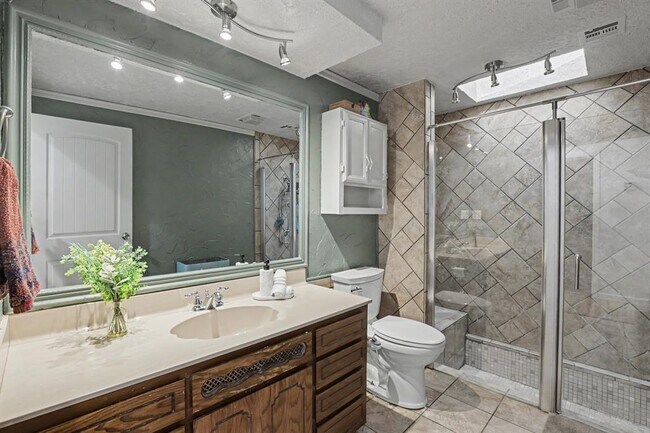 Building Photo - 207 E Juniper Ln