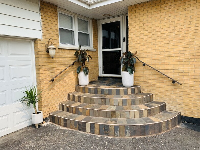 Building Photo - 4848 Harnew Rd S