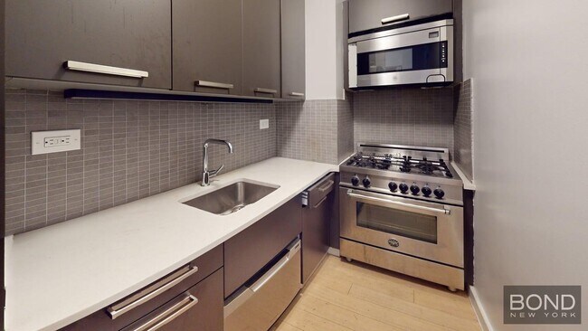 Building Photo - 222 E 39th St