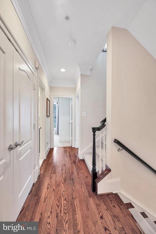 Building Photo - 705 Lyles Ln