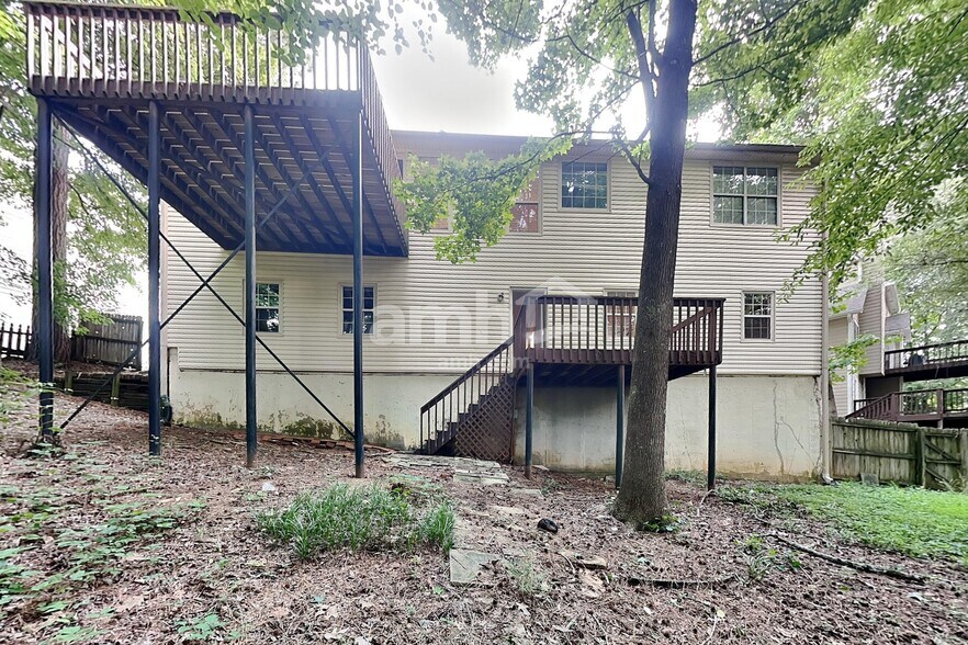 Building Photo - 817 Hillary Ct