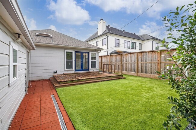 Building Photo - 2820 Rice Boulevard