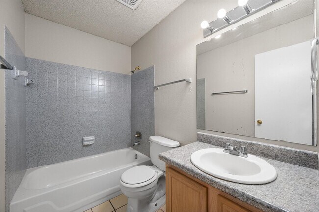 Building Photo - 8000 Cambridge Cir