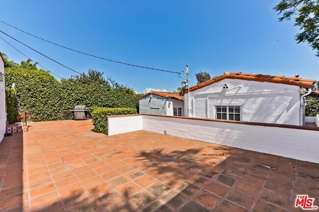 Building Photo - 1215 Edris Dr