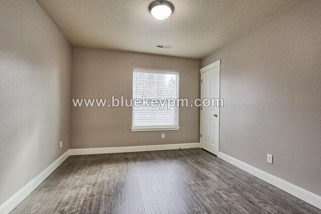 Building Photo - 4 Bed, 2.5 Bath Home in Hazel Dell with Easy Access to I-5 and Padden Pkwy
