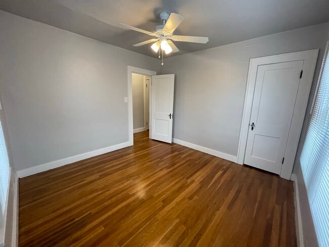 Building Photo - 405 Vassar Dr SE