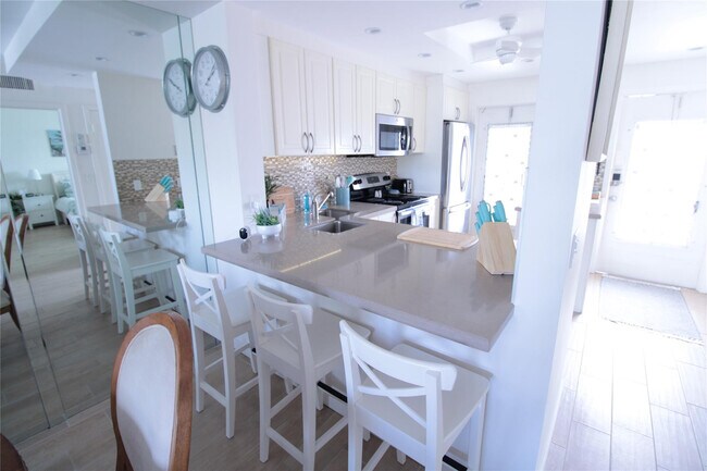 Building Photo - 440 Paradise Isle Blvd