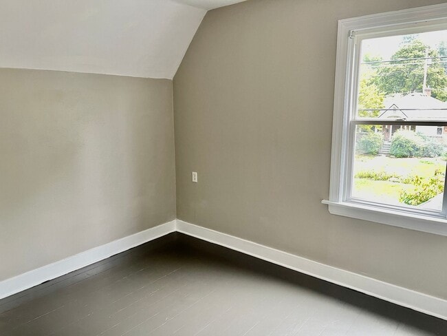 Building Photo - Audubon Park Rental!