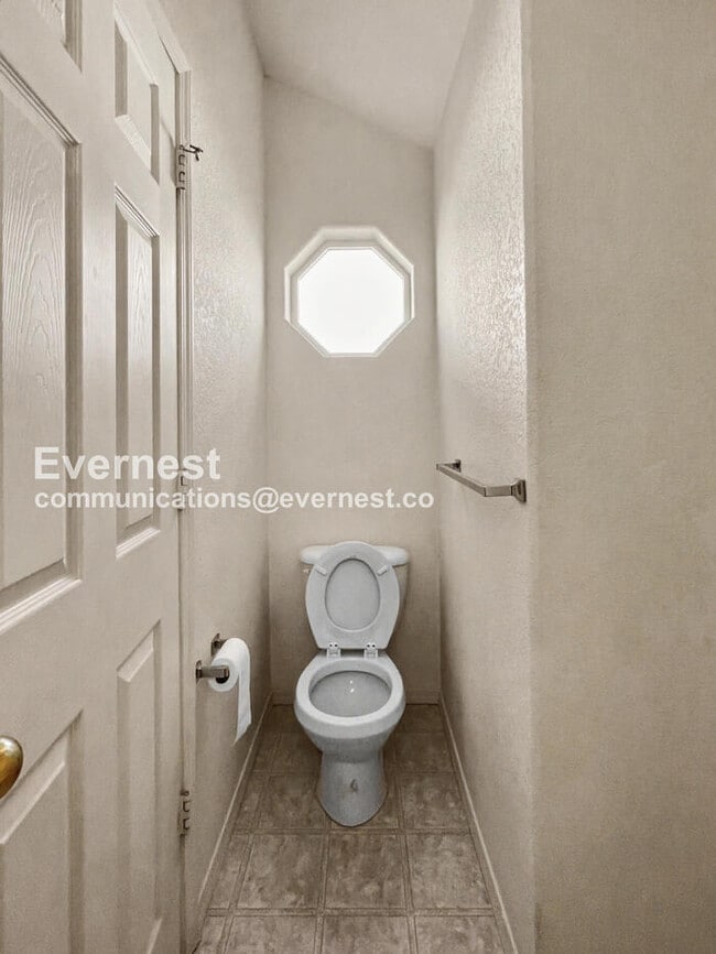 Building Photo - 3 Bed/2.5 Bath Home with Garage / Available Soon!