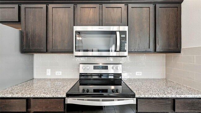 Building Photo - 490 Nautical Lp