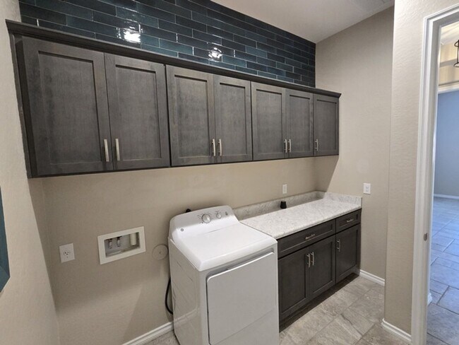 Building Photo - 35532 N Sunset Trail
