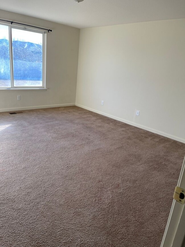 Building Photo - Being cleaned. Showing delayed.