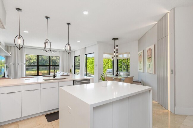 Building Photo - 9529 Eden Roc Ct