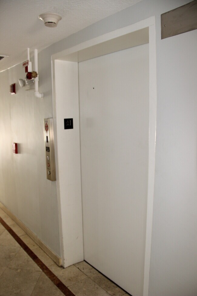 Building Photo - 1834 Brickell Ave