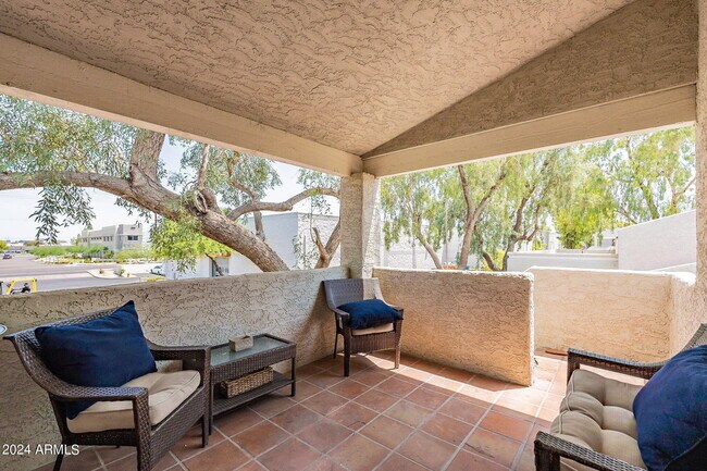 Building Photo - 850 S River Dr