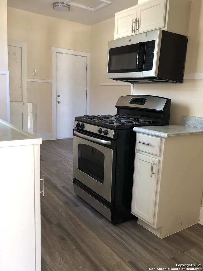 Building Photo - 411 Canton-