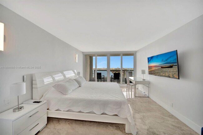 Building Photo - 1717 N Bayshore Dr