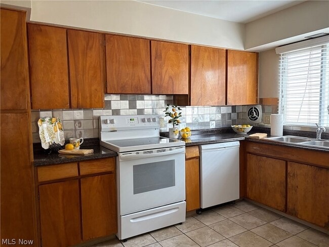 Building Photo - 1771 Tanglewood Dr