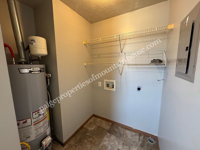 Building Photo - 406 S 3rd St