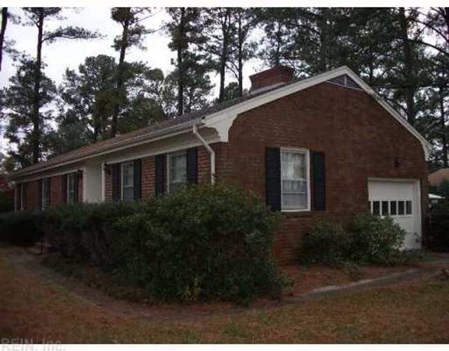 Building Photo - 3812 Cedar Ln