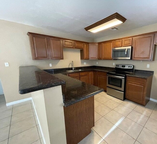 Building Photo - 600 S Roosevelt St