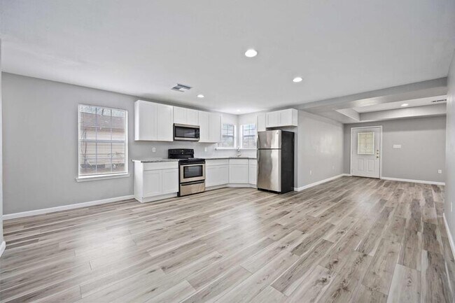 Building Photo - 1728 Connorvale Rd