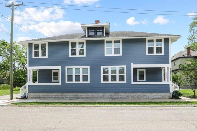 Building Photo - 1087 E Sycamore St