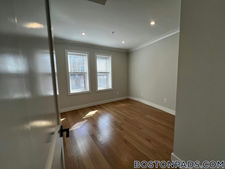 Building Photo - 161 Allston St