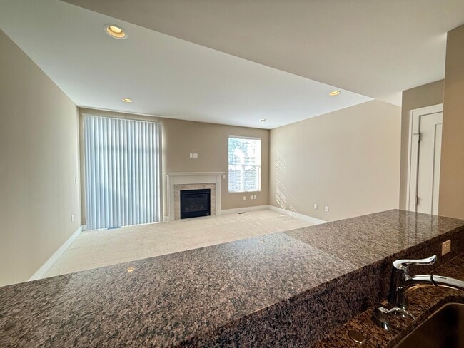 Building Photo - 2564 W Towne St