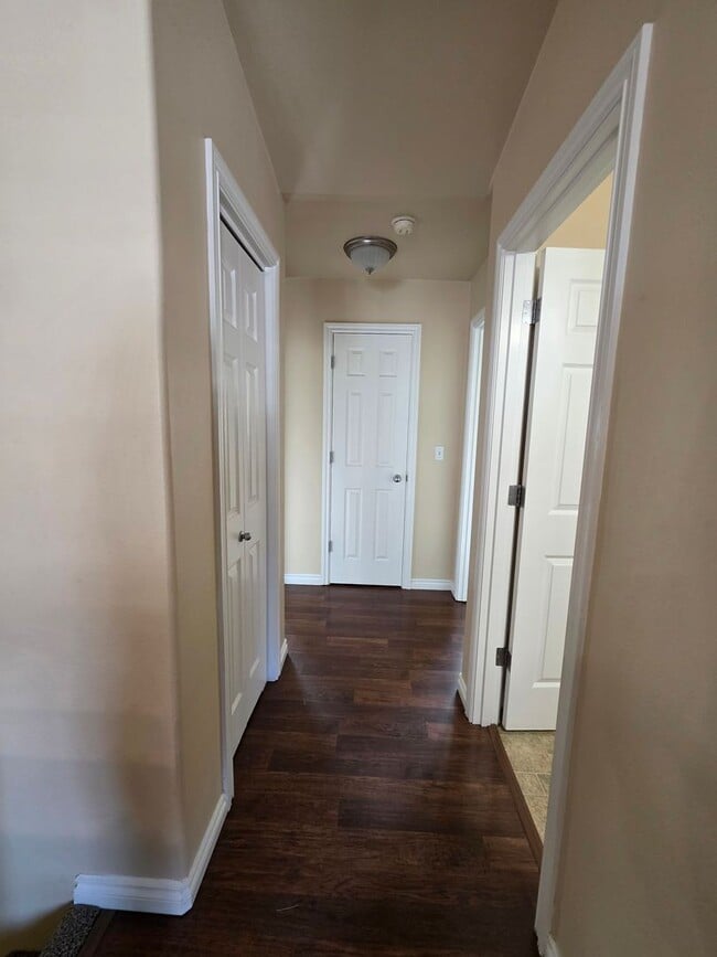 Building Photo - Easy JBER access and quiet location