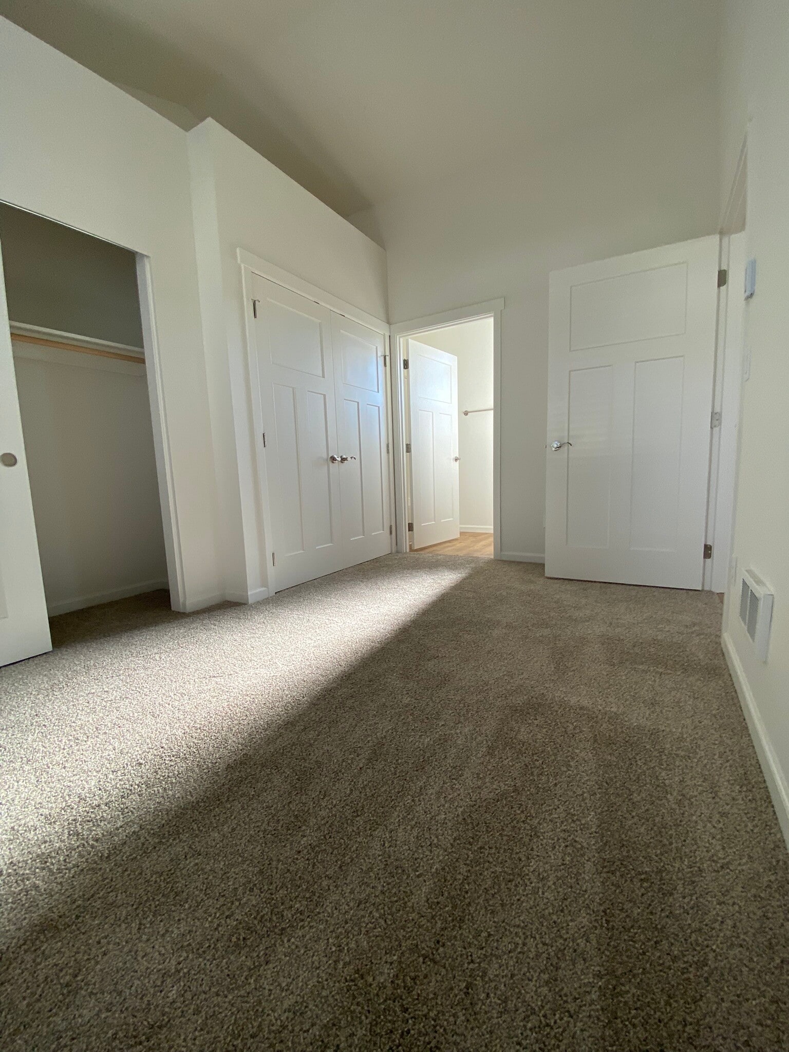 Bedroom - 439 Wall St