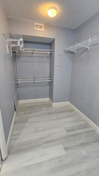 Building Photo - 11880 SW 13th Ct