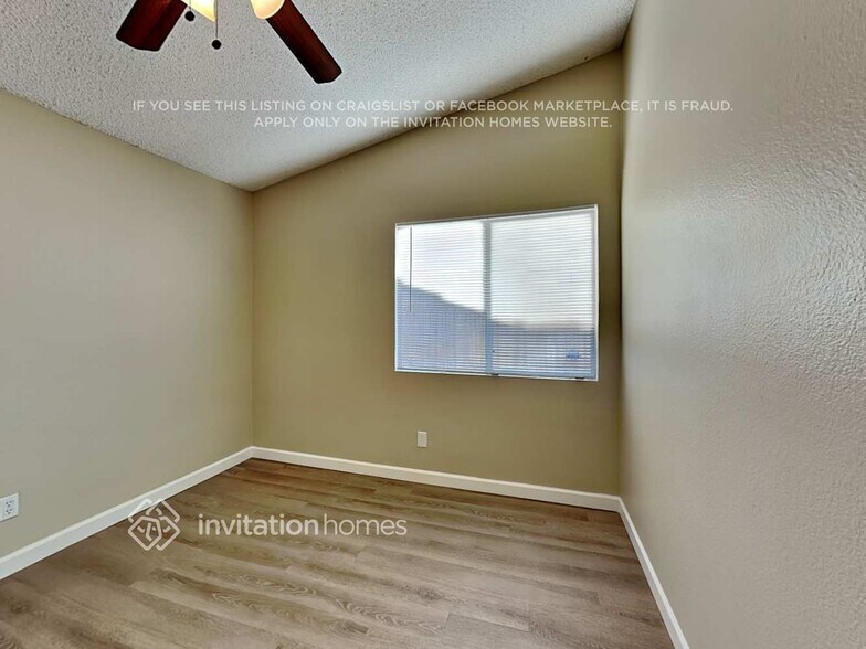 Building Photo - 1430 E Sheffield Ave