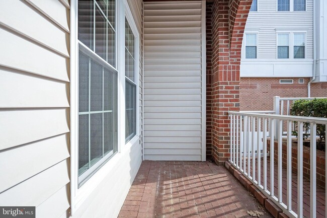 Building Photo - 171 Somervelle St