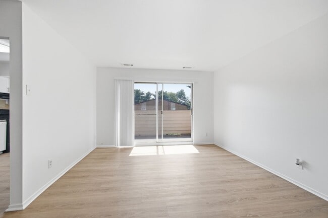 Building Photo - 19419 Brassie Pl