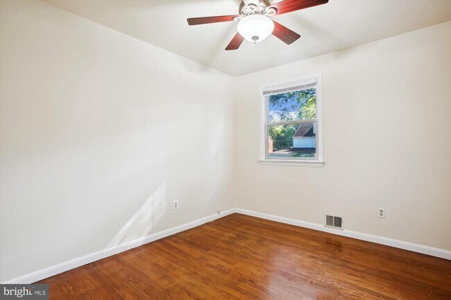 Building Photo - 8509 Cyrus Pl