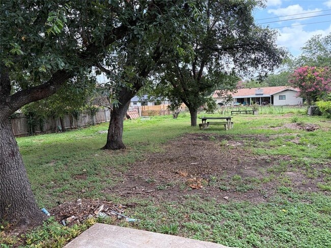 Building Photo - 1309 Radam Cir