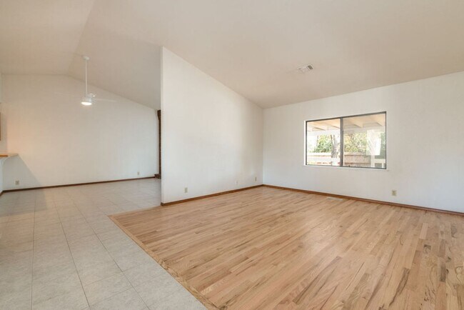 Building Photo - 3-bedroom, 2-bathroom home in great neighborhood!