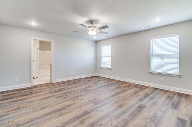 Building Photo - 2816 Clover Dr