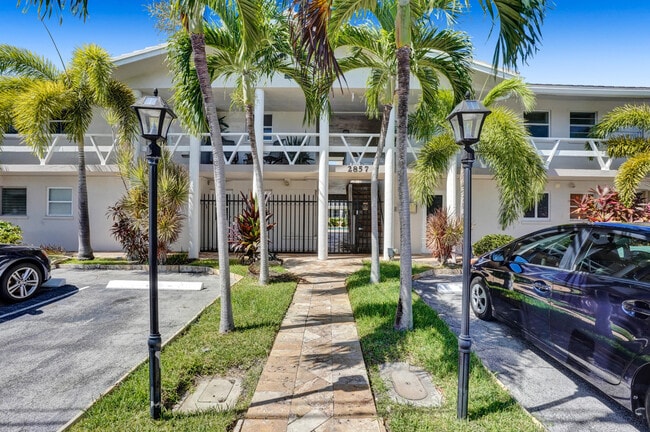 Building Photo - 2857 NE 32nd St