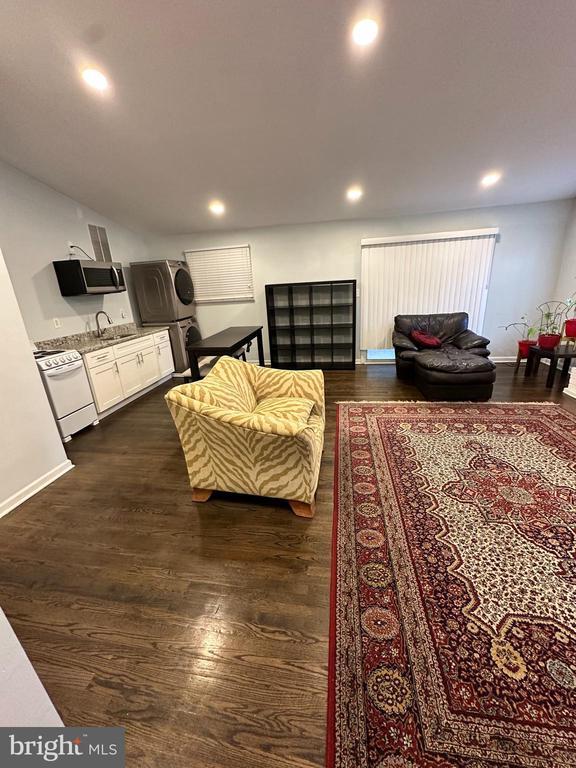 Building Photo - 10006 Green Forest Dr