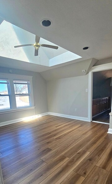 Building Photo - 83 Gibbs St