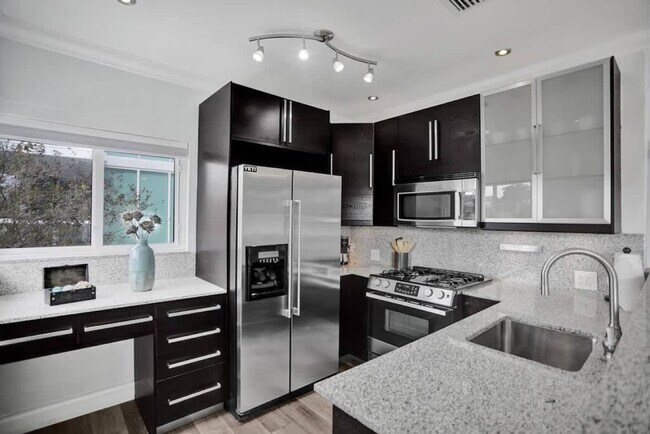 Building Photo - 37 Hendricks Isle