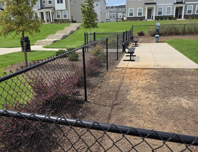 Building Photo - 3BR Like-New Townhome – GREAT PRICE - Community Pool/Playground