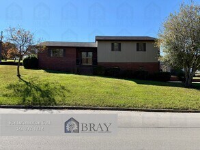 Building Photo - Charming 3-Bedroom Home with Modern Upgrad...