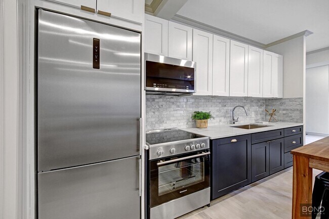 Building Photo - 250 W 91st St