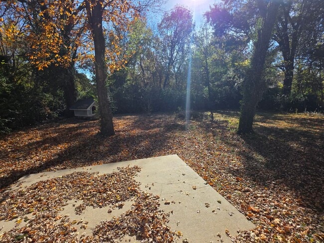 Building Photo - Charming 3 bedroom close to campus and I49