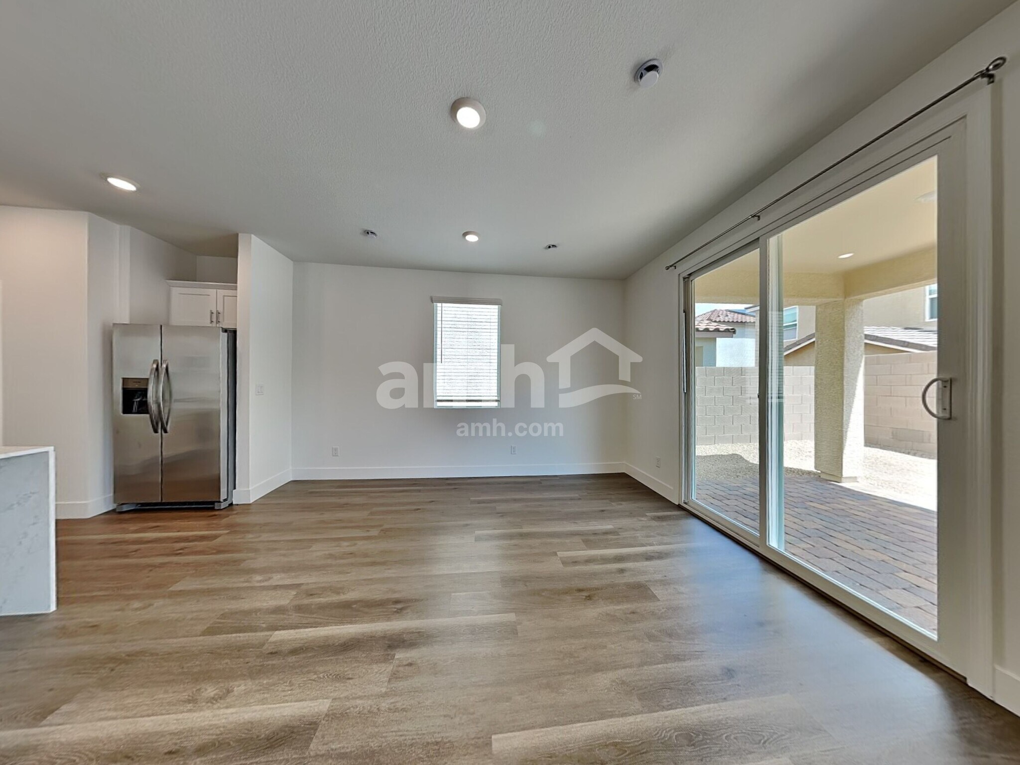 Building Photo - 5848 Vaes Dothrak St